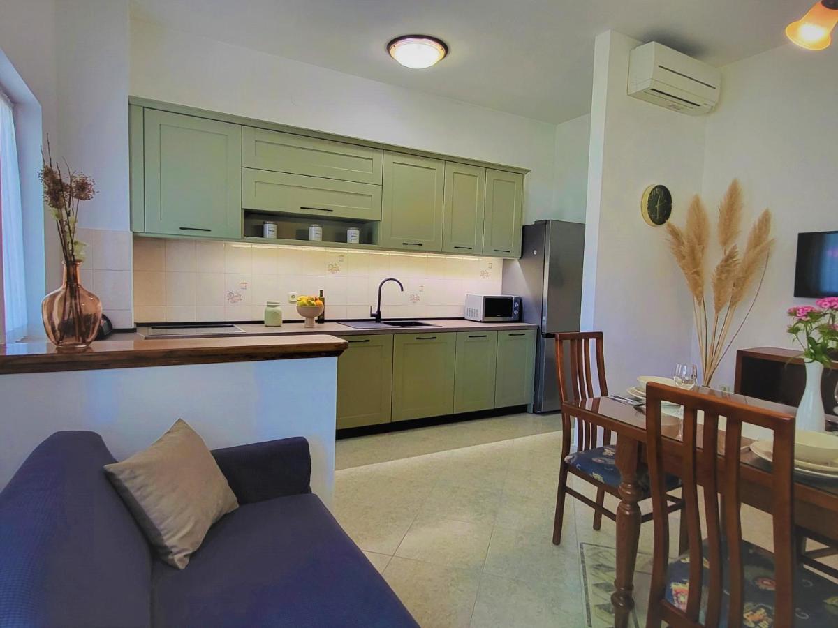 Cozy Apartment Mandula Vrsar Exterior photo
