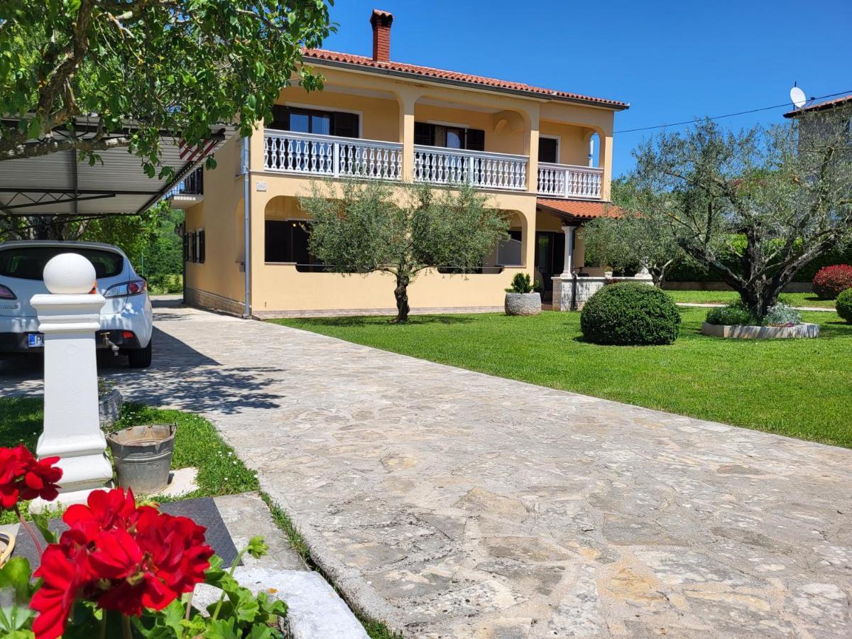 Cozy Apartment Mandula Vrsar Exterior photo