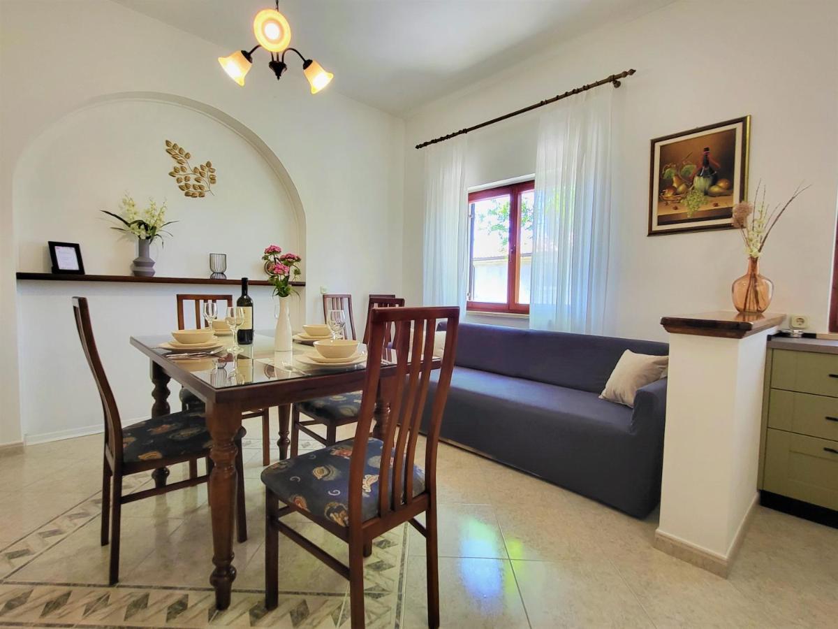 Cozy Apartment Mandula Vrsar Exterior photo