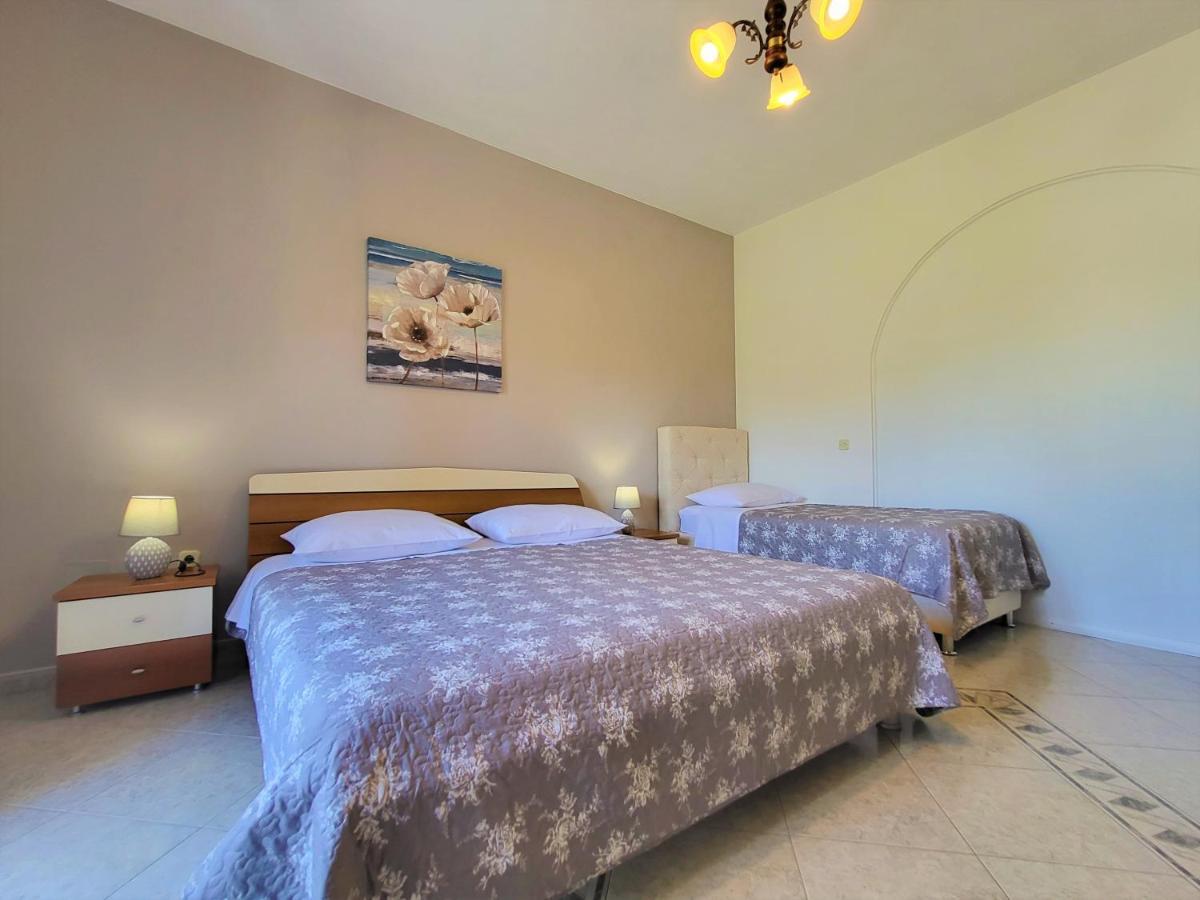 Cozy Apartment Mandula Vrsar Exterior photo